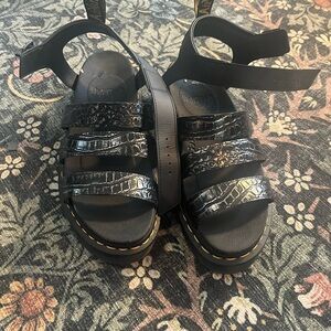 Platform Women’s Dr. Martens